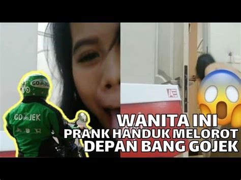 Temukan Prank Ojol Streaming Bokep Indonesia Terbaru 2023 dipublikasikan June 2023, Silahkan tonton 'Video prank ojol' tersedia di Live Omek. 